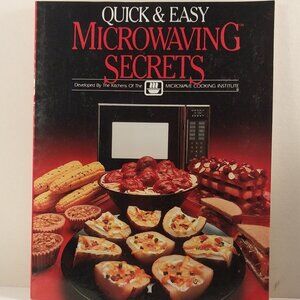 Paperback Quick & Easy Microwaving Secrets